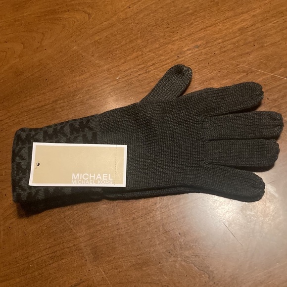 🌸NWT MICHAEL KORS Logo Scarf and Glove Set - OSFM - Picture 5 of 12